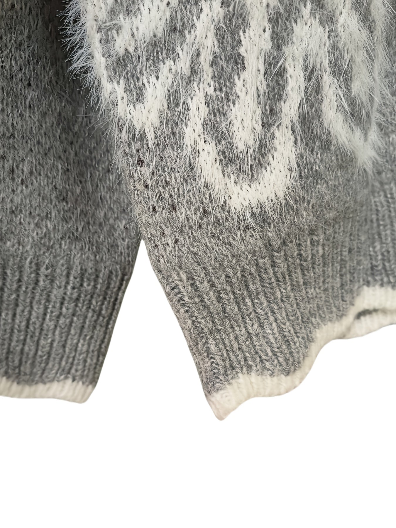 Ivy™ – Plus-Size Floral V-Neck Sweater
