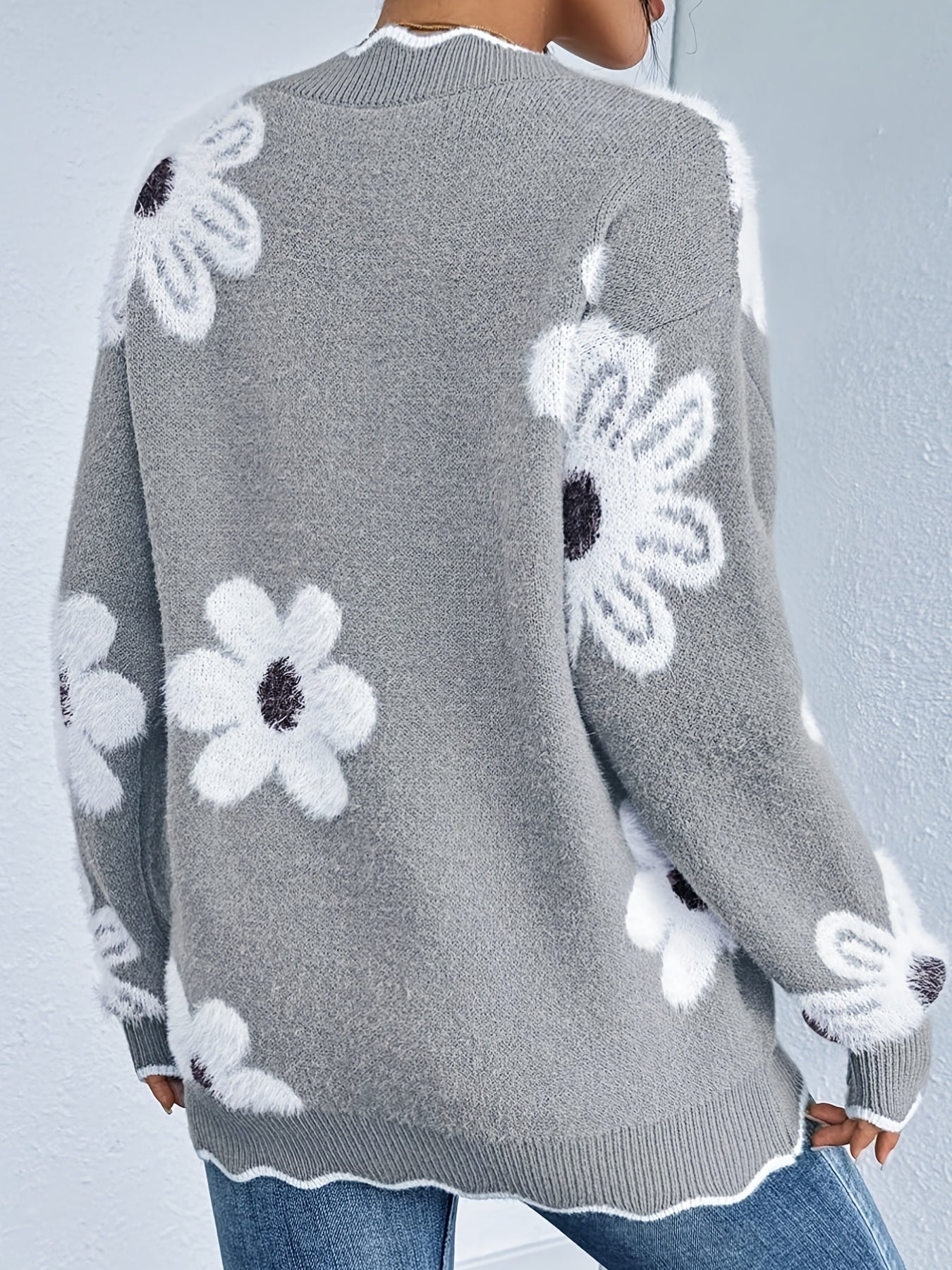 Ivy™ – Plus-Size Floral V-Neck Sweater